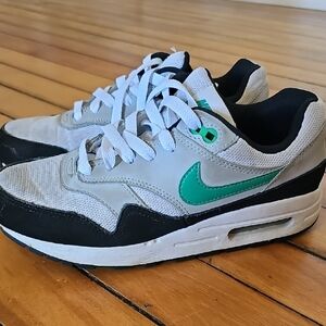 Nike Kids Sneakers - Green, Black, and White